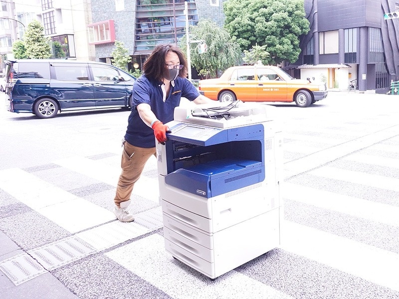 東京都港区のマンションの1室に構えた小規模オフィス（事務所）から複合機を回収
