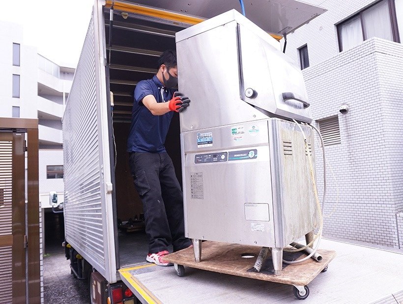 東京都江東区の住宅街に構えた食堂から食器洗浄機1台の取り外しと回収