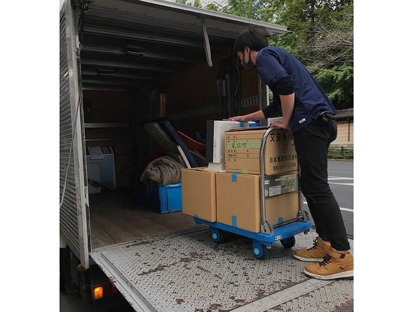 東京都千代田区のビルに構えた大規模オフィスからビジネスホンの回収と主装置の取り外し