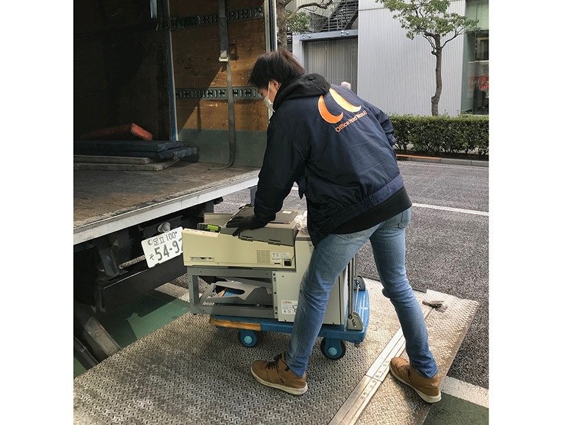 東京都文京区のインテリジェントビル内に構えた大規模オフィスからOMR（光学式マーク読み取り装置）を回収