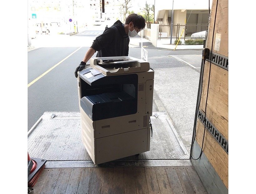 東京都墨田区の中規模ビルに構えたオフィスから複合機を回収
