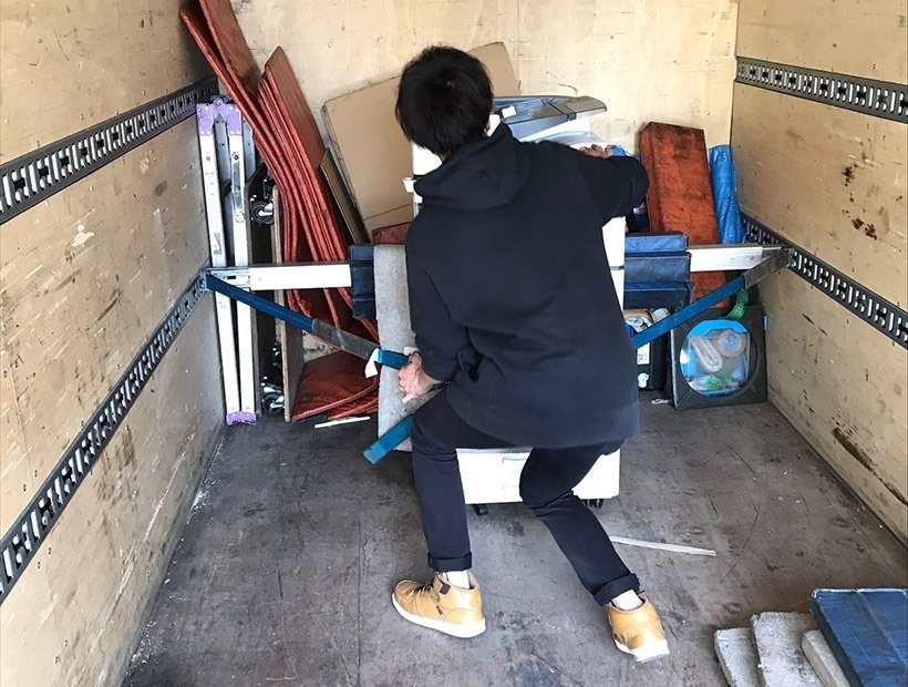 東京都台東区の小規模ビルに構えたオフィスから複合機を回収