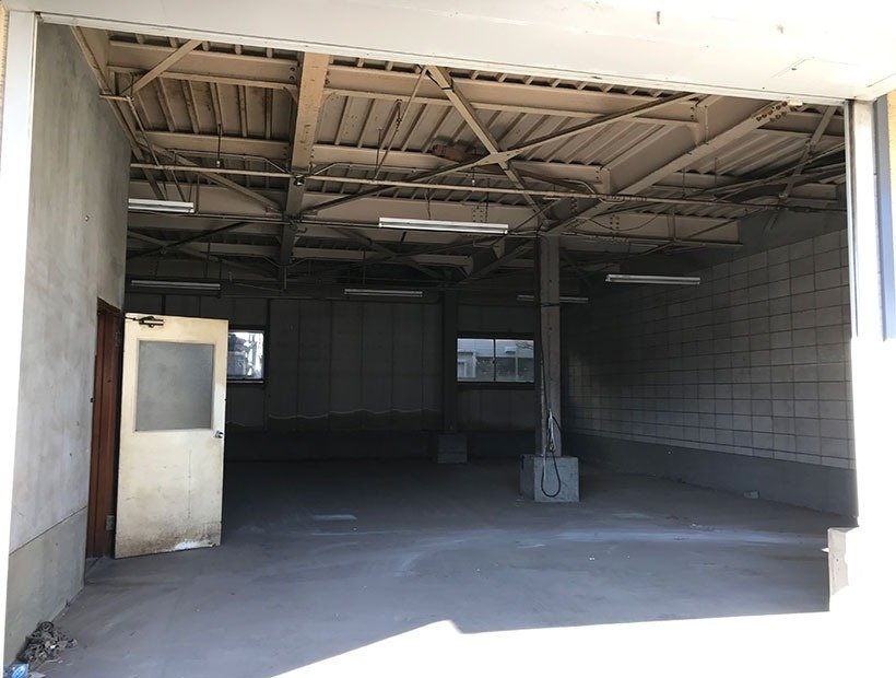 東京都板橋区の設備工事会社の3階建て自社ビル兼倉庫のOA機器、オフィス家具の回収と原状回復工事