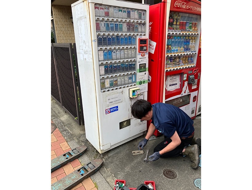 東京都練馬区の閑静な住宅街から自動販売機を回収