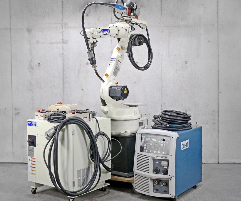 DAIHEN/ダイヘン ロボット溶接機(アーム：FD-V8、コントローラ：FD11、CO2/MAG/MIG溶接電源：Welbee Inverter M350) 