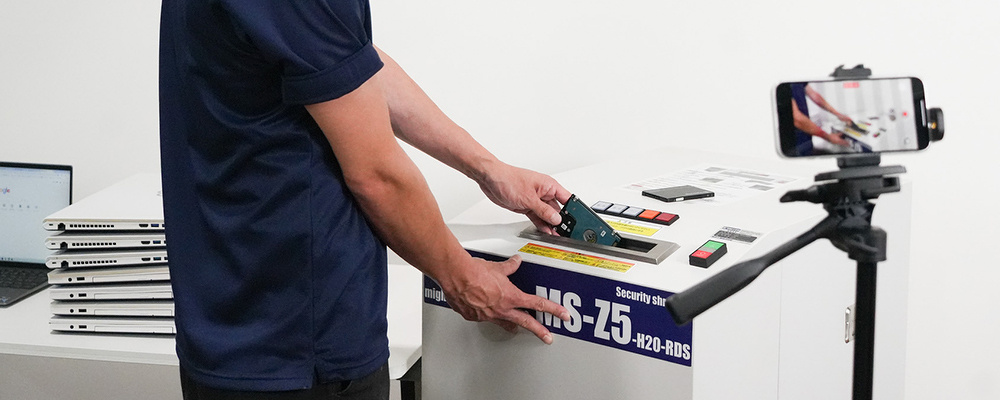 作業中の様子を録画している様子